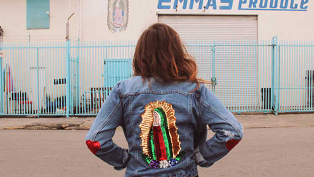 Fashion People Love This Basic Jacket—Here Are 9 Cool Ways to Style It Now  | Black denim jacket outfit, Denim jacket outfit, Double denim looks
