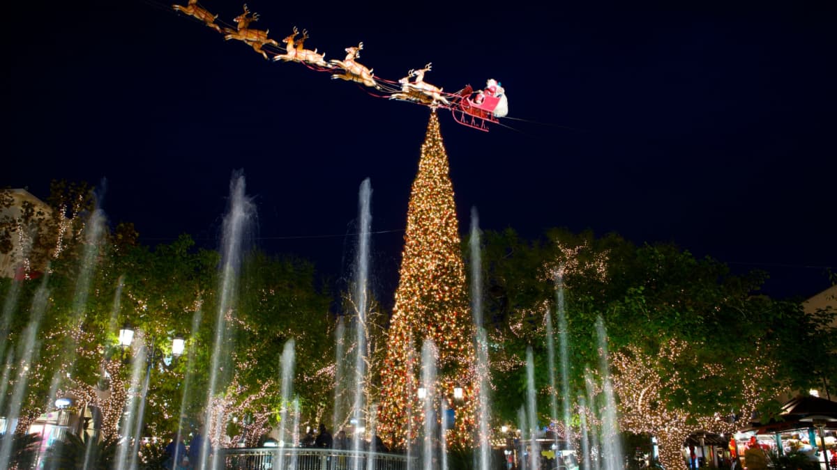 The Most Outrageous Christmas Tree in L.A. History - LAmag