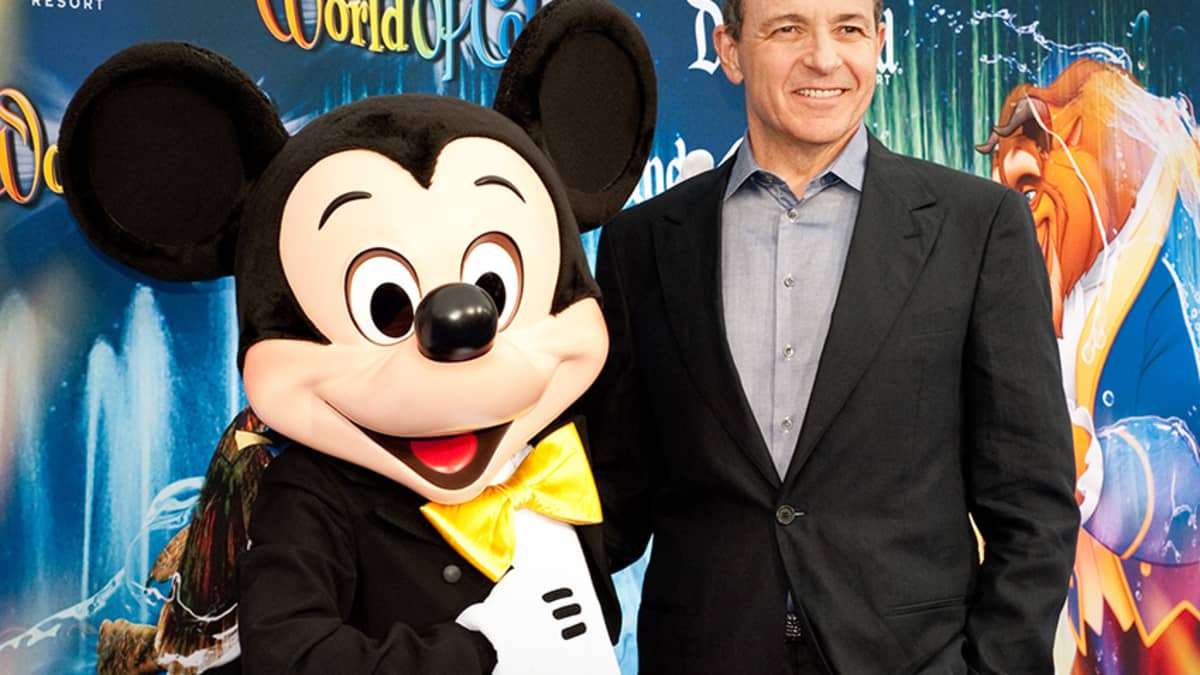 Disney CEO Bob Iger Wants Oakland Raiders & San Diego Chargers in L.A. Next  Season - Movie TV Tech Geeks News