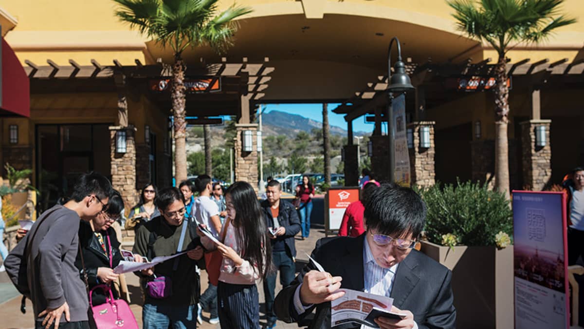 Desert hills discount premium outlets adidas