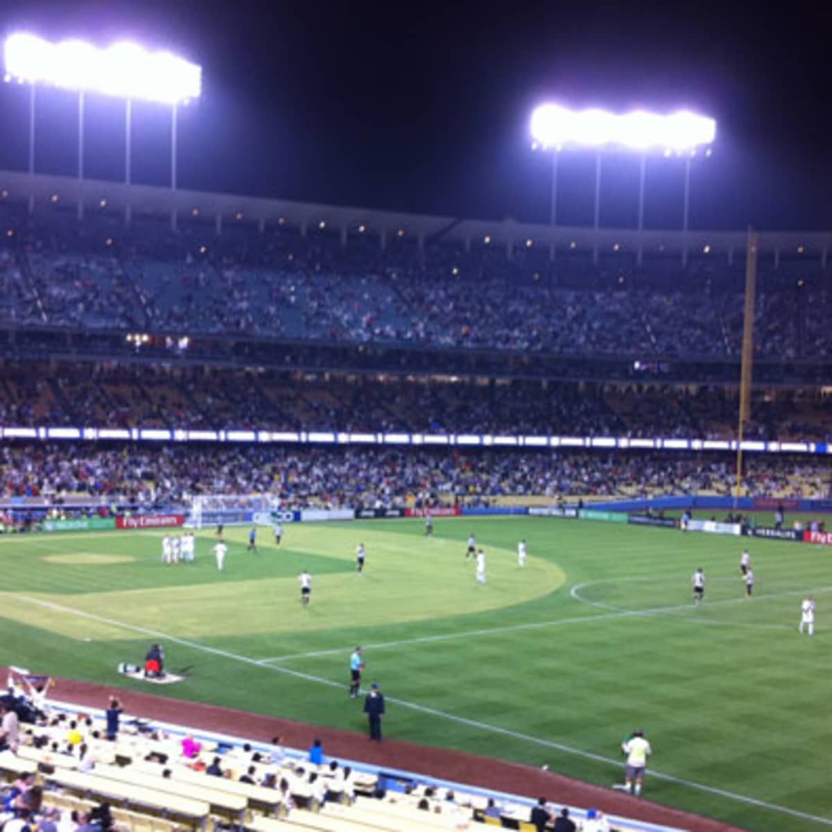 The Dodger Stadium in Los Angeles will host the match between Real Madrid  and Everton