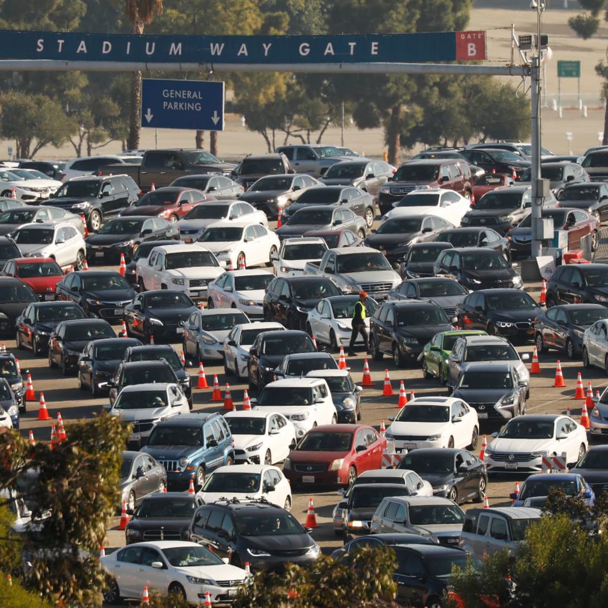 Dodger Stadium vaccination site shut down amid protest - Los Angeles Times