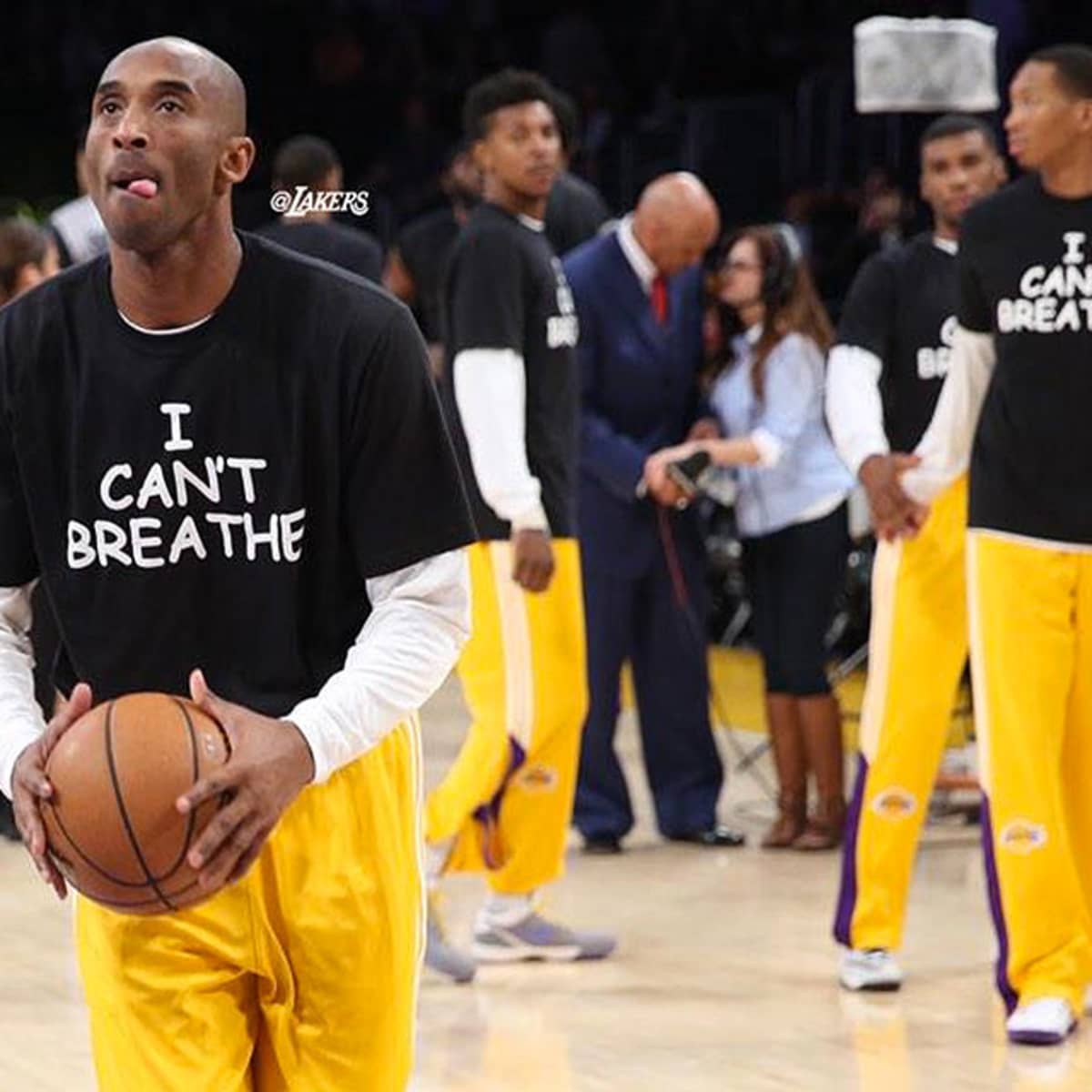 Kobe Bryant and LA Lakers don 'I Can't Breathe' shirts over police