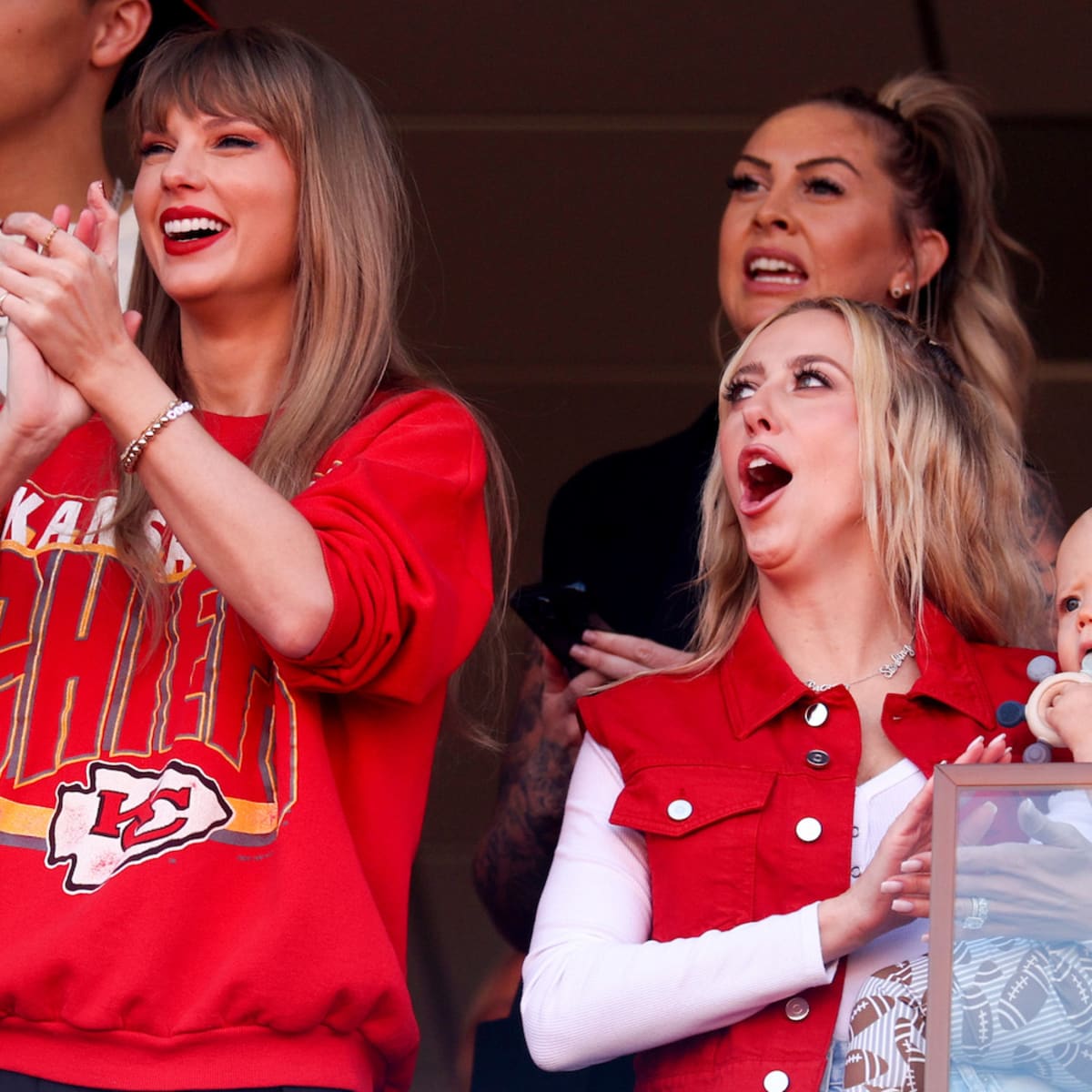 Taylor Swift's Kansas City Chiefs vs. Los Angeles Chargers Game Day Outfit