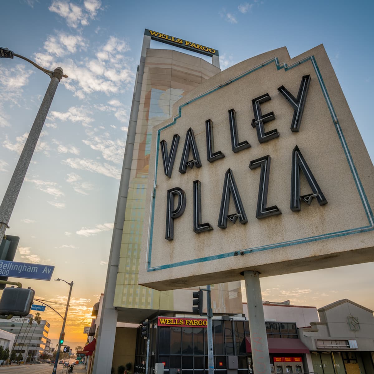 Vans valley plaza best sale mall