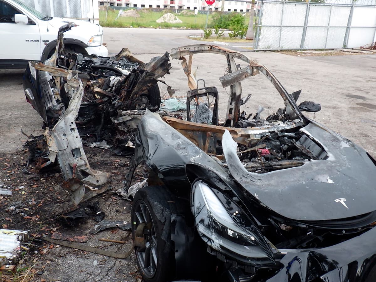 Tesla car that crashed and killed driver was running on Autopilot, firm  says, Self-driving cars