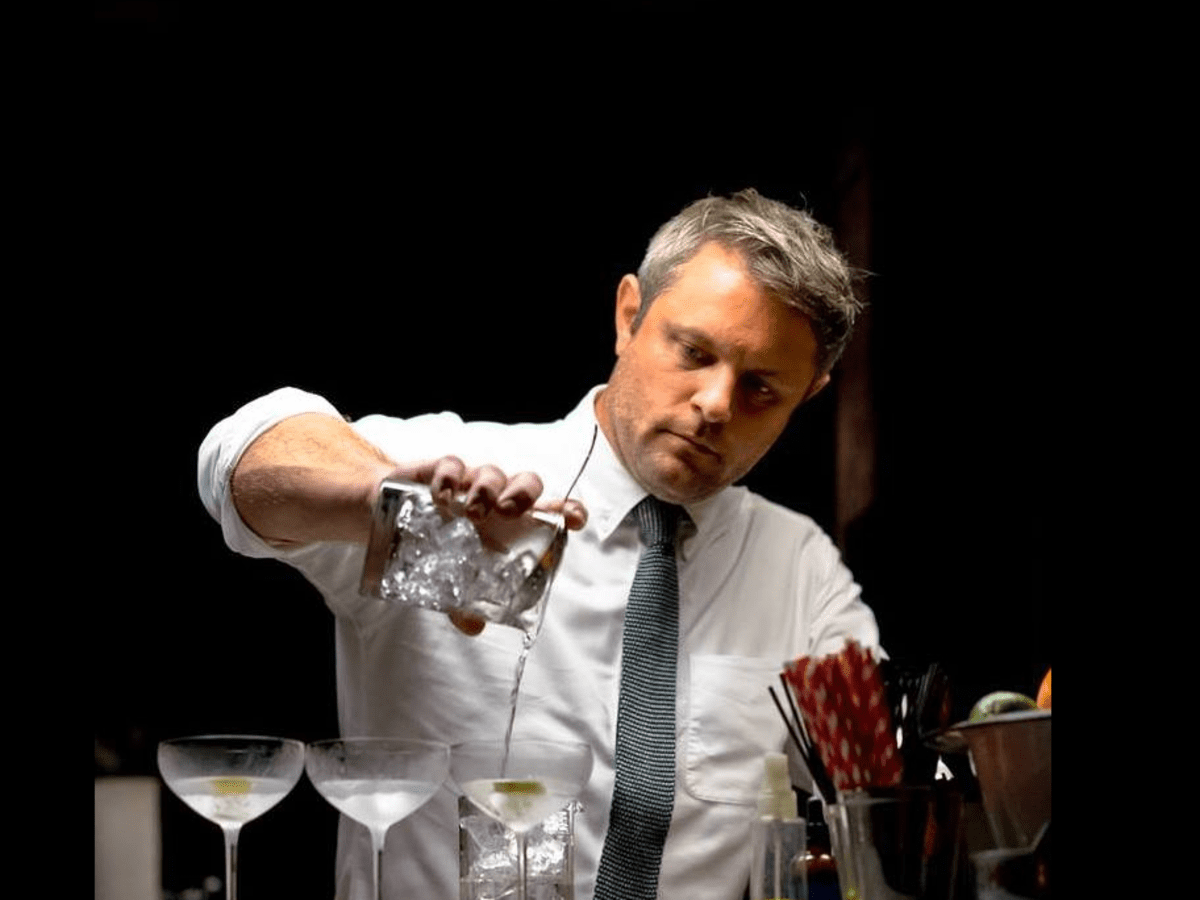 How to Stir a Cocktail Correctly, According to a Bartender