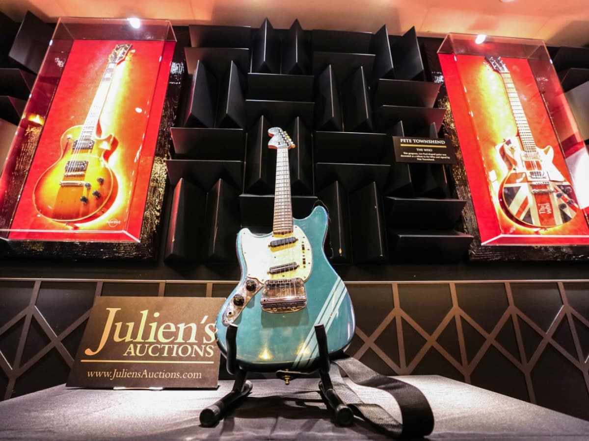 Guitar auctions near me online