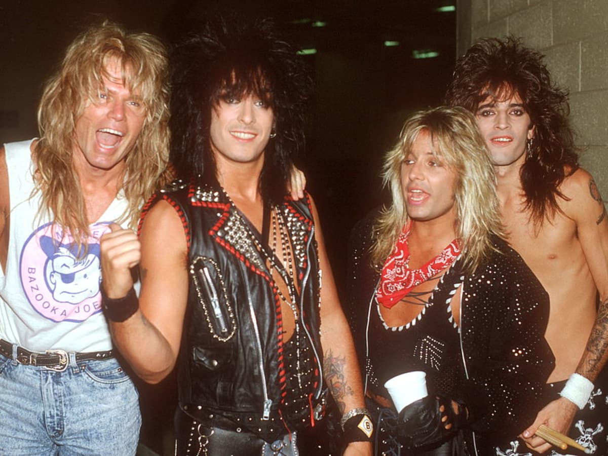 Mötley crüe sales