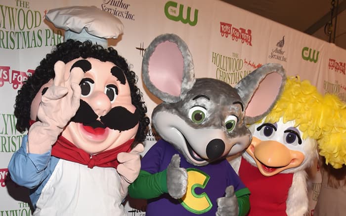 Let's Watch The Horrifying Chuck E. Cheese Promotional Video Together ...