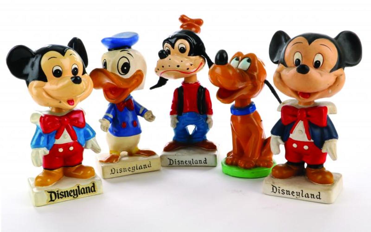 Disney Vintage Frontierland Mickey Mouse Disneyland Metal Keychain