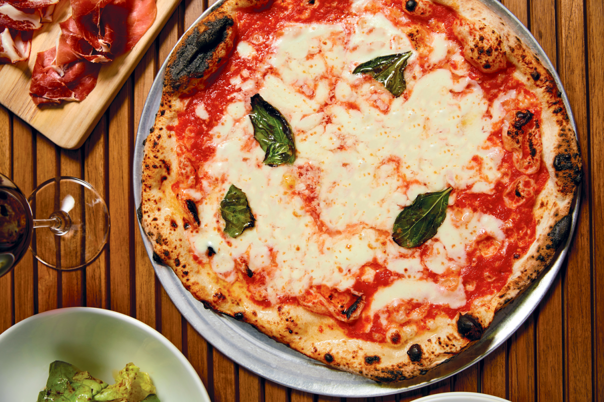 A Famous Neapolitan Pizza Place Comes to Hollywood LAmag