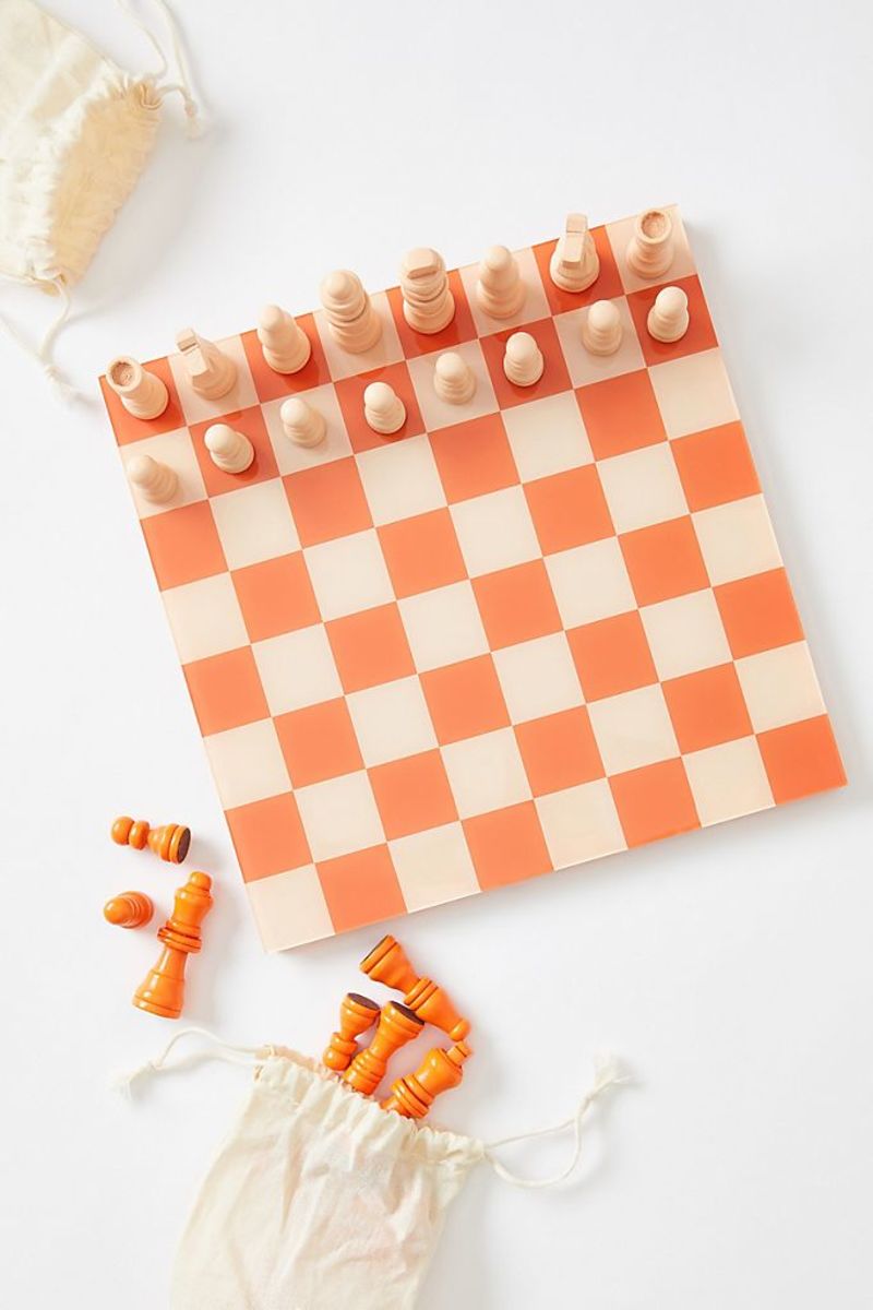 2 chess sets with a minimalistic and alluring twist - DesignWanted :  DesignWanted