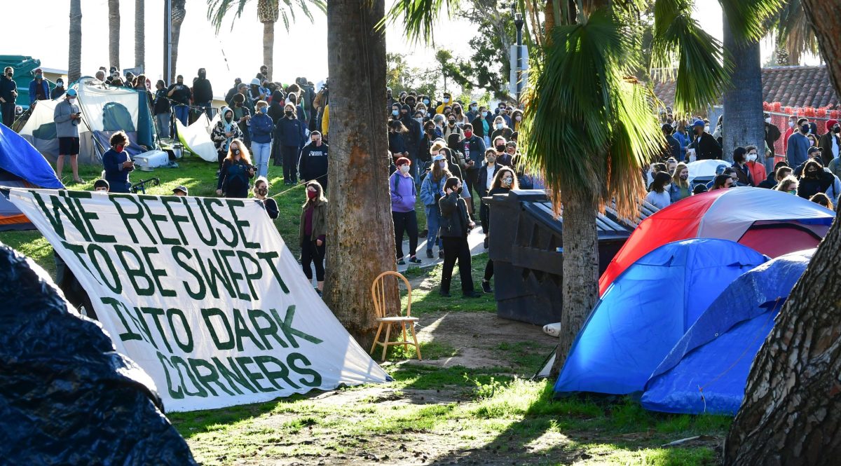 Pictures: Echo Park Lake Rally Underway as Homeless to Be Moved – NBC Los  Angeles