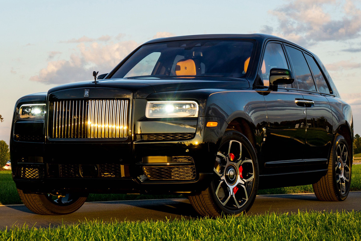 Rolls-Royce reveals Cullinan SUV at a price of $325,000