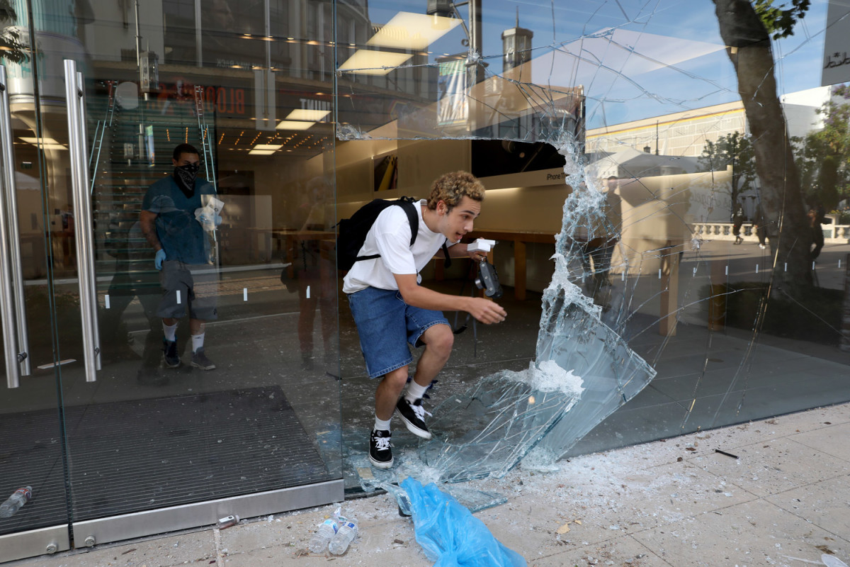 SF Louis Vuitton Store Ransacked, Cops Show Up in Dramatic Fashion