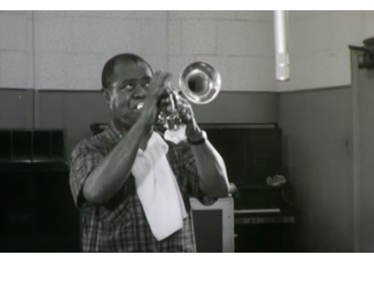 Biography of Louis Armstrong, Master Trumpeter and Entertainer