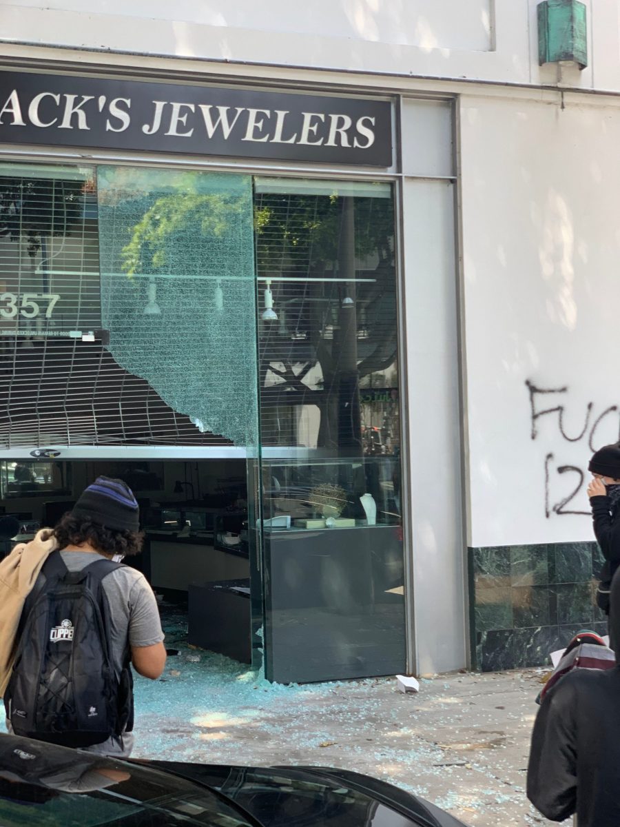Santa Monica merchants survey what's left after looting - Los