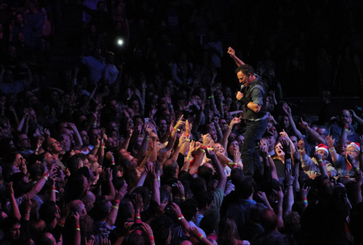 Bruce Springsteen Tears It Up in Anaheim - LAmag