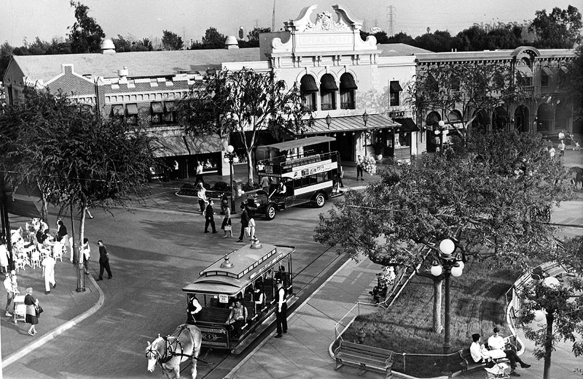 Did A Flagpole On Disneyland's Main Street Originate On Wilshire Blvd 