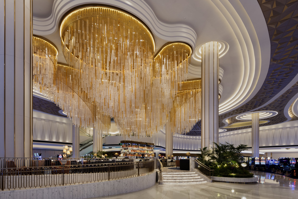 Fontainebleau las vegas offers new room and dining options for super