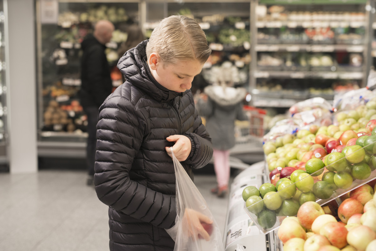 Tesco to sell carrier bags made from plastic waste