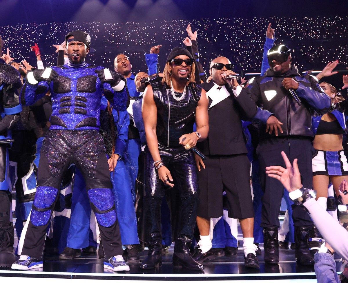 Usher and Friends Roll Through Super Bowl LVIII Halftime Show LAmag