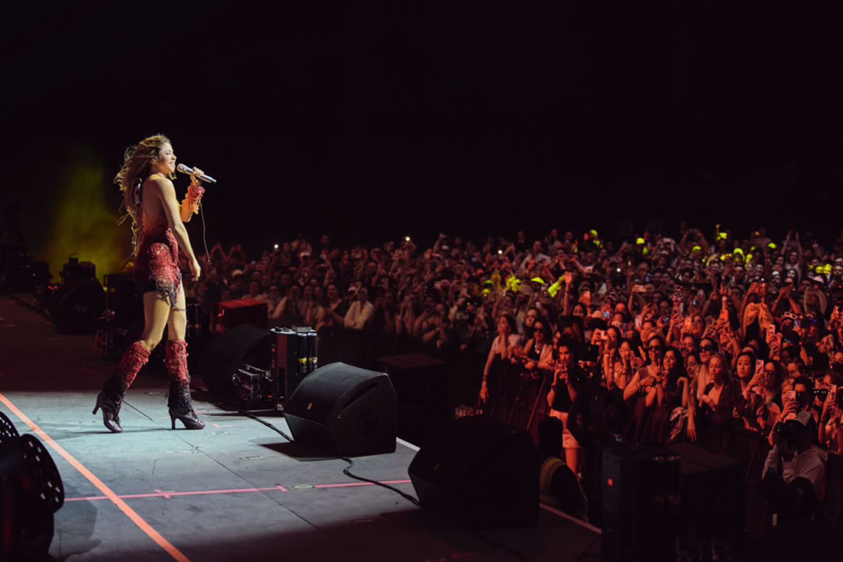 Shakira, Billie Eilish Among Surprise Guests at Coachella - LAmag