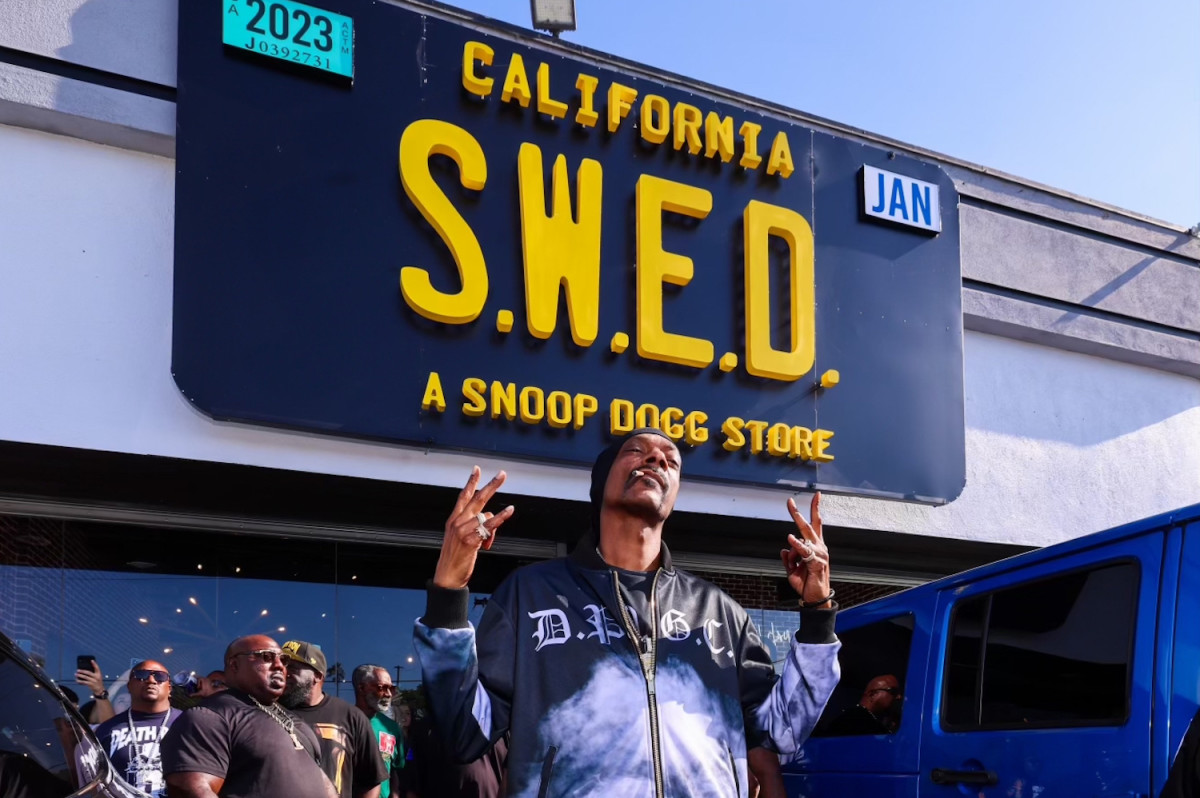 Snoop Dogg Opens His First Weed Shop - LAmag