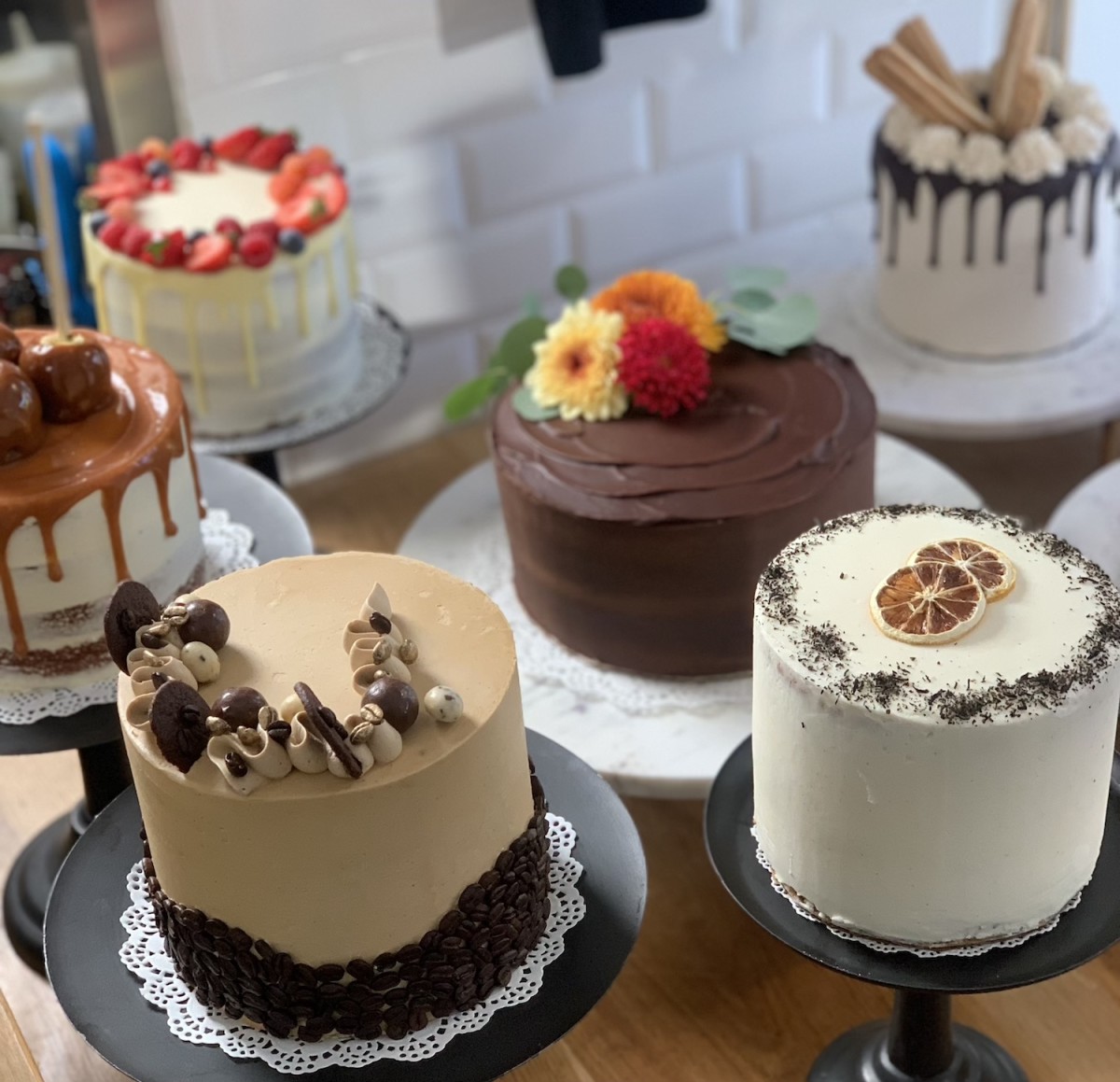 SANAS - #BasicsofBakingClass Brand new class to bake some awesome 🍰cakes!  Delight your guests!😍😊🎂 5 Variety Cakes | 5 Variety Frostings | 10  Variety Designing | 5 Variety Piping 📱Call / Whatsapp: +