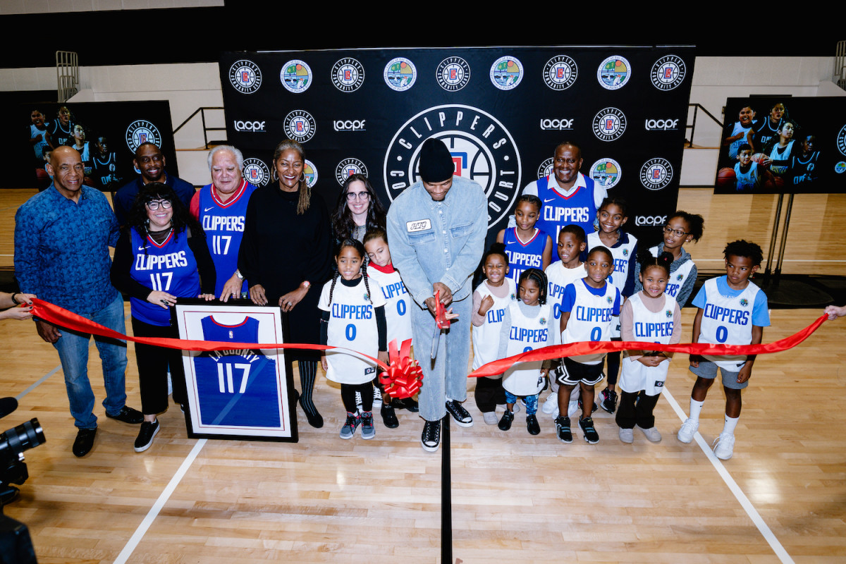 Clippers Star Russell Westbrook Cuts Ribbon on New Community Court - LAmag