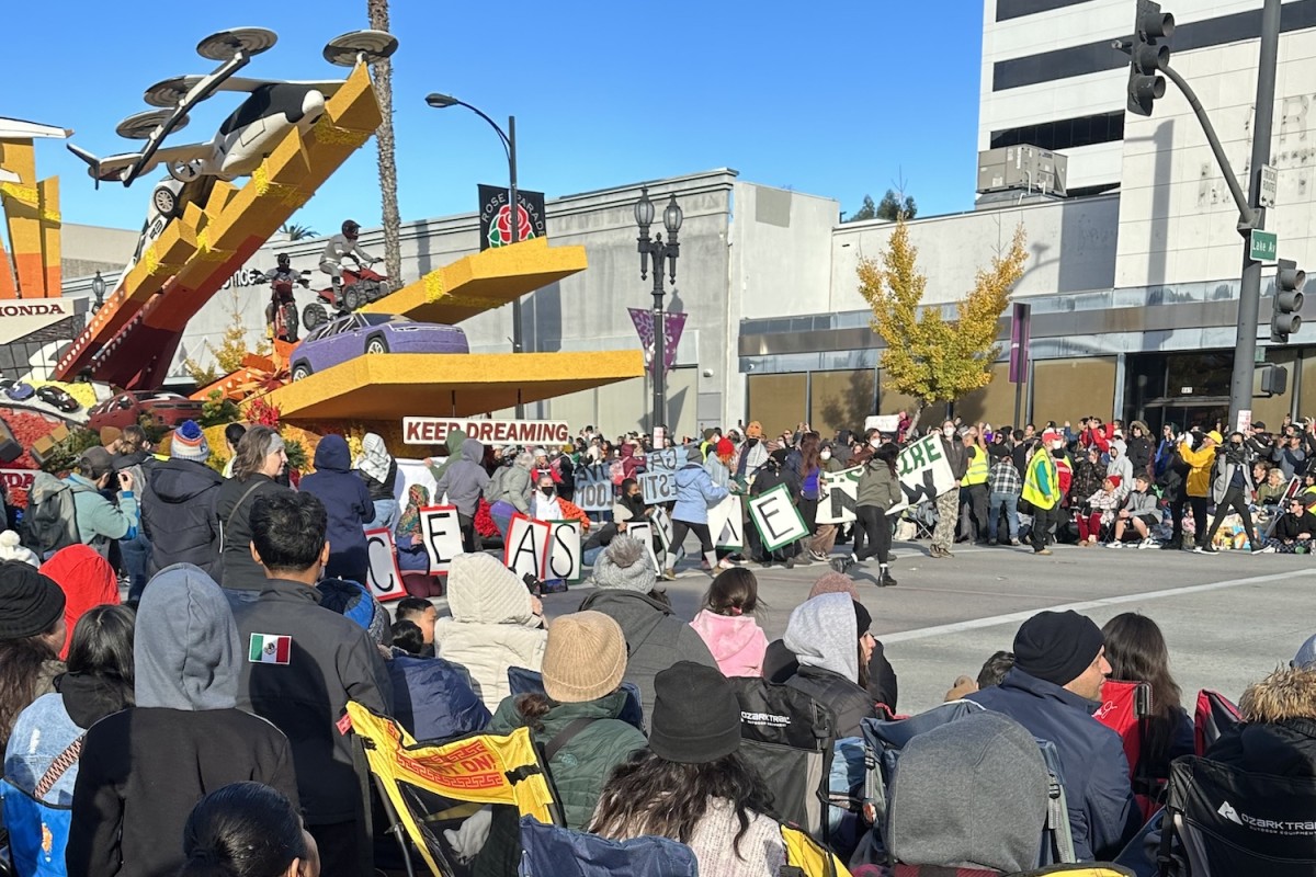 Pro-Palestine Protesters Disrupt New Year's Day Rose Parade - LAmag