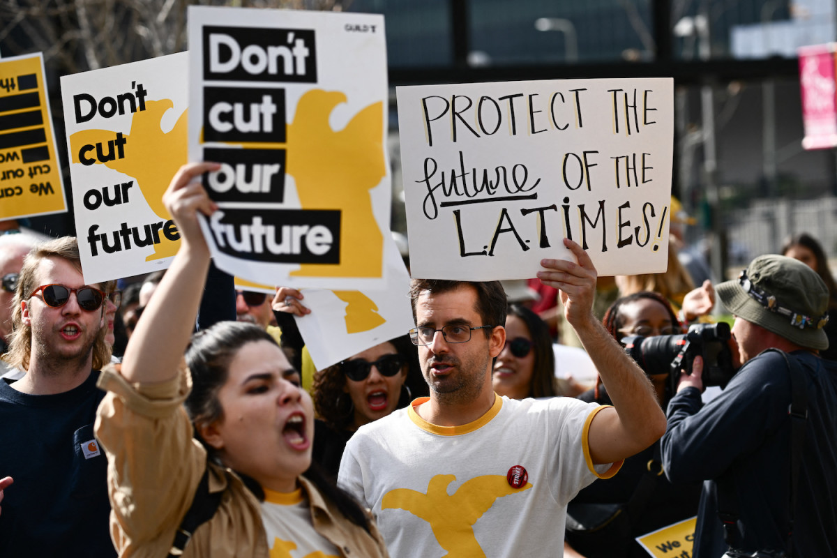 身临其境：洛杉矶时报工会抗议“可怕”的裁员现场